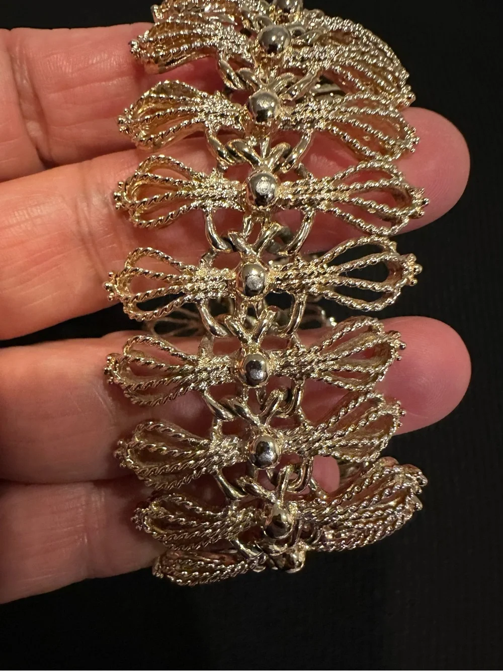Vintage Signed Emmons Gleaming Bows Gold Tone Wide Panel Link Bracelet